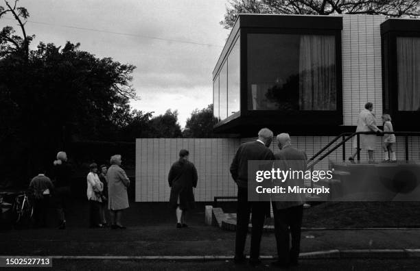 Trippers and fans looking round George Best's luxury home in Blossom Lane, Bramhall, Cheshire. 4th October 1970.