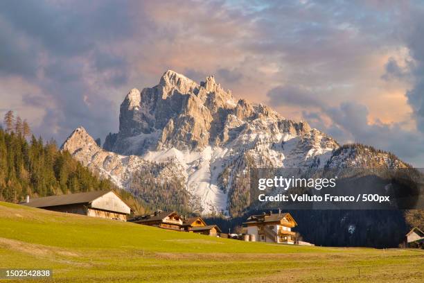 panoramic view of landscape and mountains against sky - velluto fotografías e imágenes de stock