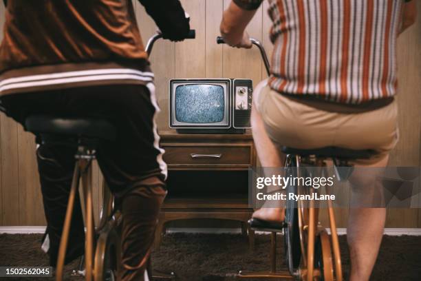 retro nineteen eighties aesthetic exercise bike couple - 1980 television stock pictures, royalty-free photos & images