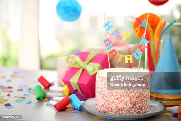 fiesta de cumpleaños - birthday candle fotografías e imágenes de stock
