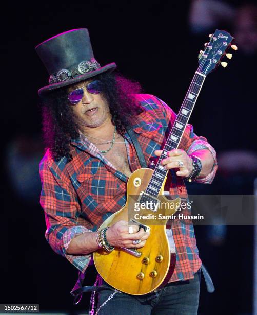 Slash Guns N Roses Photos and Premium High Res Pictures - Getty Images