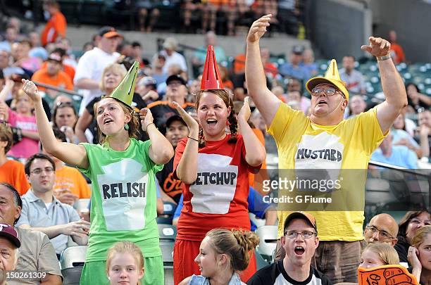 Susan Handley, Kaity Handley and John Handley cheer during the video  News Photo - Getty Images