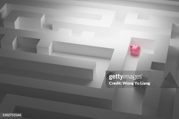 piggy bank on maze , financial solution photo - piggy bank and maze stock pictures, royalty-free photos & images