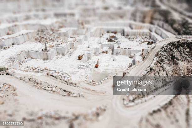 canteras de mármol en custonaci trapany sicilia italia vista aérea - piedra material de construcción fotografías e imágenes de stock