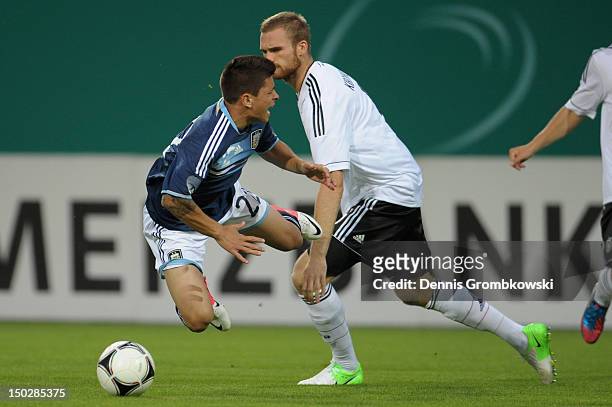 Jan Kirchhoff of Germany challenges Juan Manuel Iturbe of Argentina during the Under 21 international friendly match between Germany U21 and...