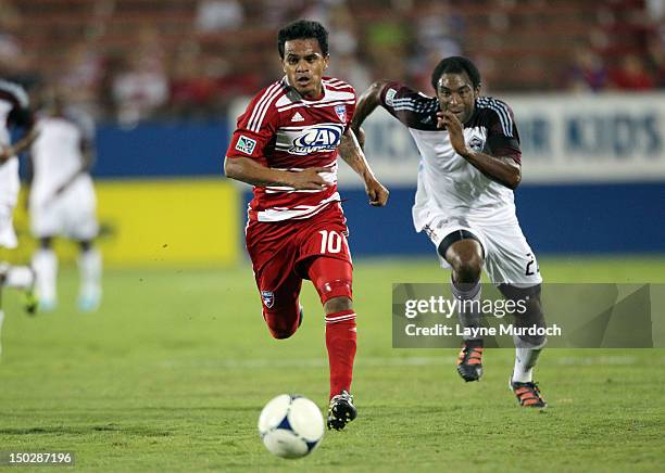 David Ferreira of FC Dallas dribbles the ball in front of Marvell Wynne of the Colorado Rapids at FC Dallas Stadium on August 11, 2012 in Frisco,...