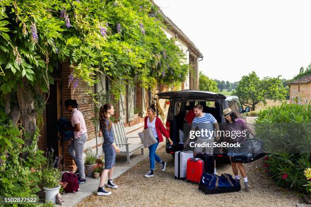 time for the holiday to begin - car rental stock pictures, royalty-free photos & images