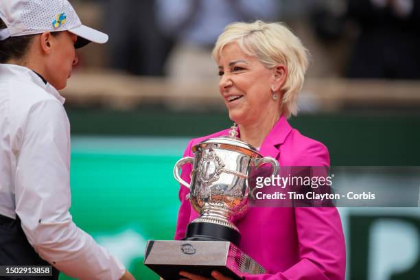 Iga Swiatek of Poland receives the winner's trophy from Chris Evert after her victory against Karolina Muchova of the Czech Republic in the Women's...