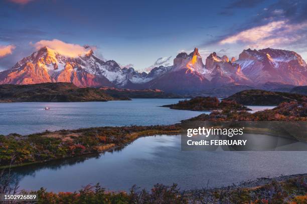 double lakes, torres del paine national park - parque nacional de torres del paine fotografías e imágenes de stock