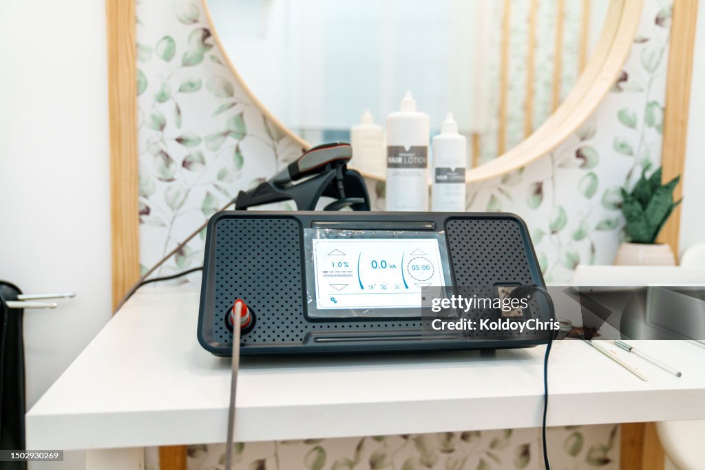Cutting-Edge Radiofrequency Machine for Effective Alopecia Treatment at Capillary Clinic