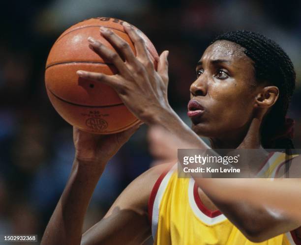 Lisa Leslie, Center for the University of Southern California Trojans women's basketball team prepares to shoot a free throw during the NCAA Pac-10...