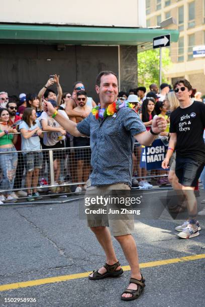 toronto mayoral candidate josh matlow at the 2023 pride toronto parade on june 25 - politicians take to the polls on election day stockfoto's en -beelden