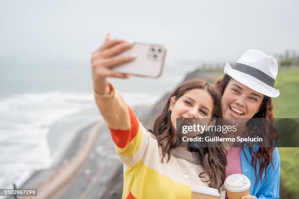 women taking selfie from a viewpoint - lima perú fotografías e imágenes de stock