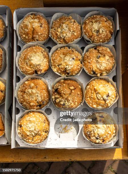 muffins in a cardboard box are offered for sale in the market - close up of chocolates for sale fotografías e imágenes de stock