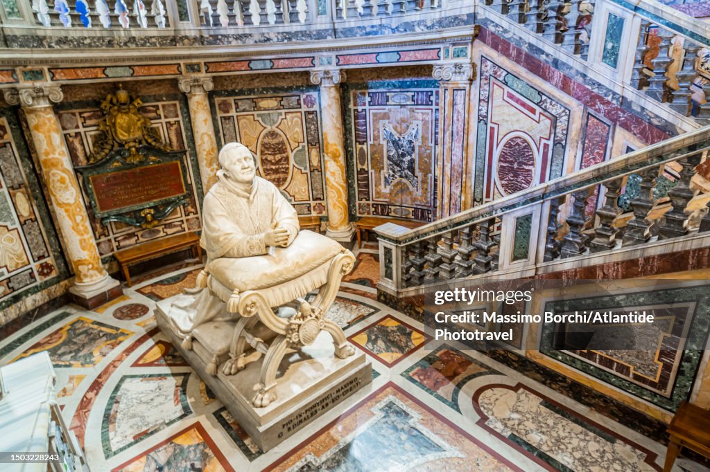 Basilica Papale (or Maggiore) di Santa Maria Maggiore or Basilica Liberiana, the statue of Pope Pio IX