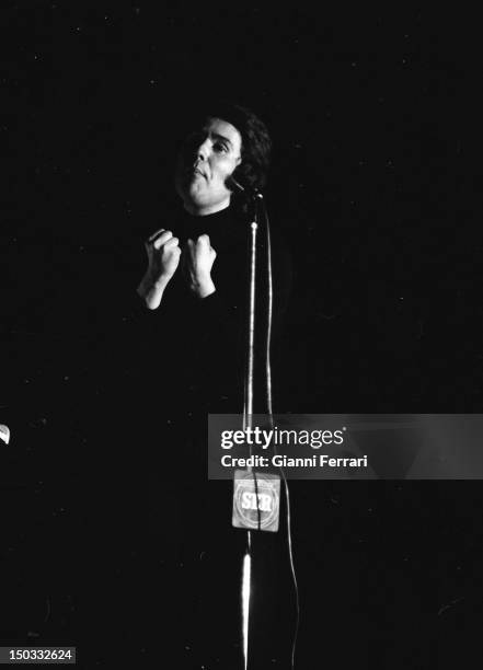 Reaphael Singer Raphael (Singer) Photos and Premium High Res Pictures - Getty Images
