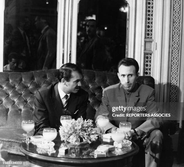 Abdelaziz Bouteflika et Houari Boumédiène lors d'un entretien à Alger en 1962, Algérie.