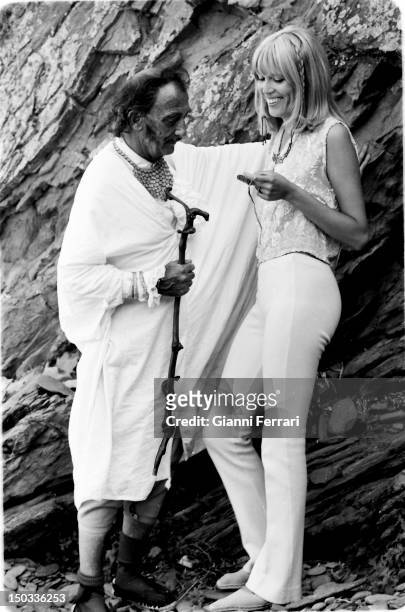The Spanish painter Salvador Dali with his model and muse Amanda Lear during of the filming of the Spanish TV program Doble Imagen at his home in...
