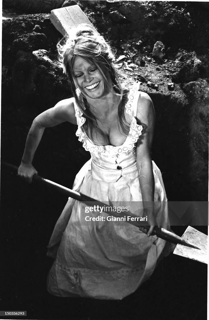 Brigitte Bardot in 'Les Petroleuses'
