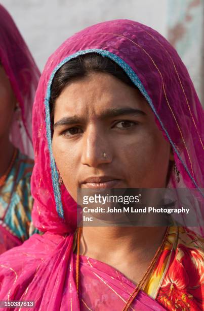 serious indian woman - rajasthani women stock-fotos und bilder