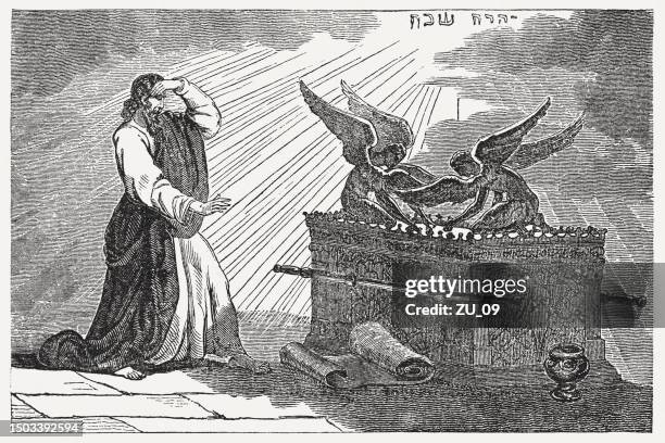 ilustraciones, imágenes clip art, dibujos animados e iconos de stock de arca de la alianza (éxodo 25), grabado en madera, publicado en 1835 - lugar de adoración