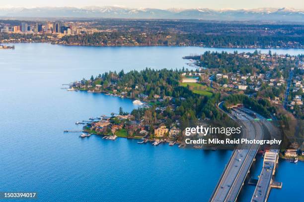 i90 floating bridge over mercer island aerial - bellevue washington state fotografías e imágenes de stock