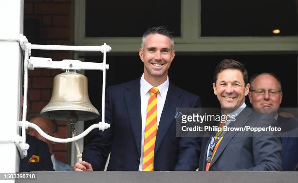 Kevin Pietersen stands with Guy Lavender of the MCC about to ring the bell before Day One of the LV= Insurance Ashes 2nd Test match between England...