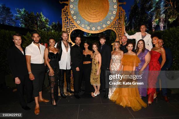 Hugh Skinner, Royce Pierreson, Mecia Simson, Tom Canton, Henry Cavill, Anya Chalotra, Freya Allan, Joey Batey, Therica Wilson-Read, Graham McTavish,...