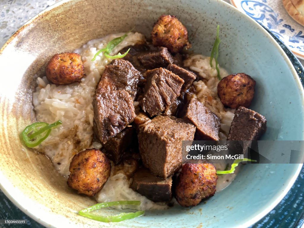 Arroz Cremoso De Coco Con Posta Negra Y Marranitos De Platano Maduro ...