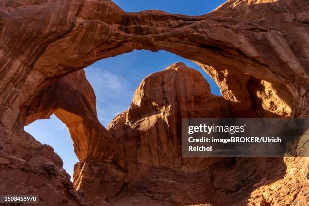 double arch, windows section, arches national park, utah, usa - double arch foto e immagini stock