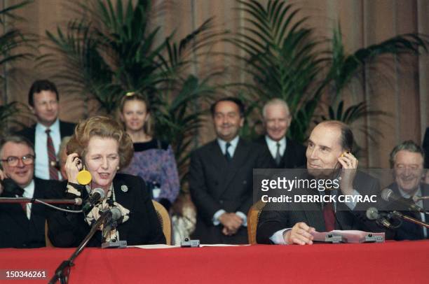 French President François Mitterrand and British Prime Minister Margaret Thatcher hold a press conference 20 January 1986 in the townhall of Lille to...