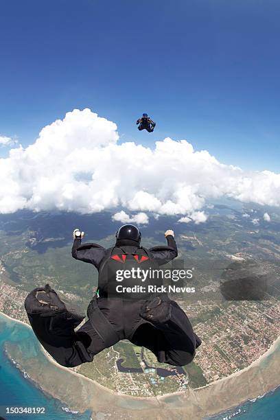 skydiving over the beach - skydive close up stock pictures, royalty-free photos & images