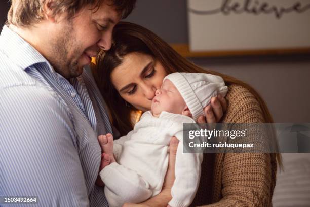 mother and father with newborn baby - good morning kiss images 個照片及圖片檔