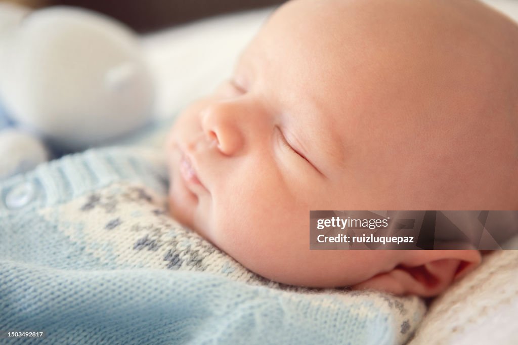 Bebé recién nacido de 20 días