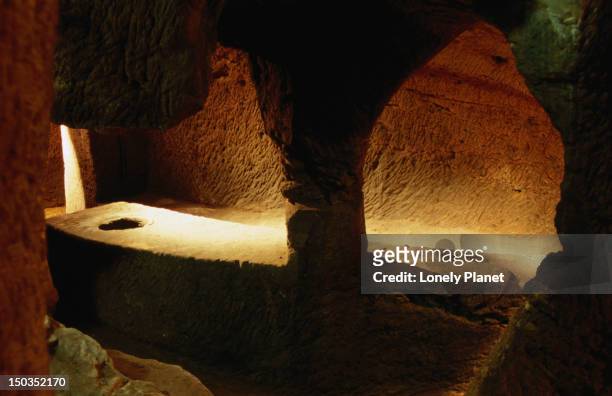 gilmerton cove. - lpiowned stock pictures, royalty-free photos & images