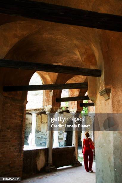 covered walkway lining the front of the cattedrale di santa maria asunta and the adjacent chiesa di santa fosca. - torcello stock pictures, royalty-free photos & images