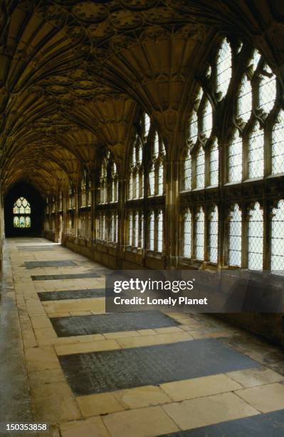 the cotswolds: inside the gloucester cathedral - england - lpiowned stock pictures, royalty-free photos & images