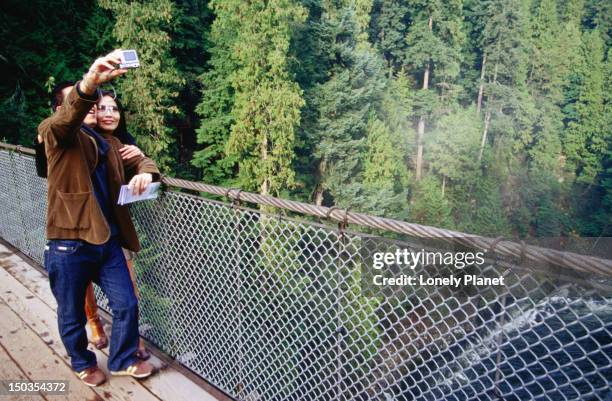 capilano suspension bridge, north vancouver. - vancouver capilano suspension bridge stock pictures, royalty-free photos & images