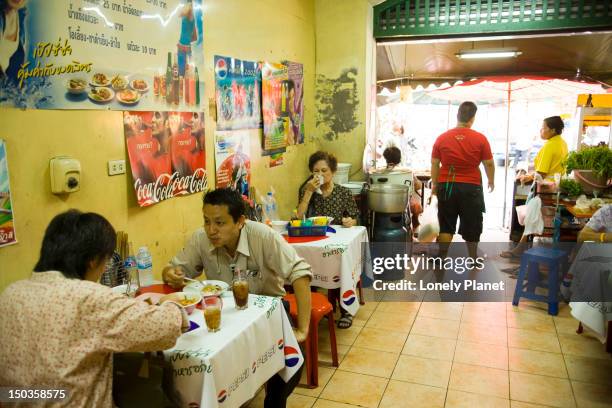 local cafe in ko ratanakosin. - ko ratanakosin stock pictures, royalty-free photos & images