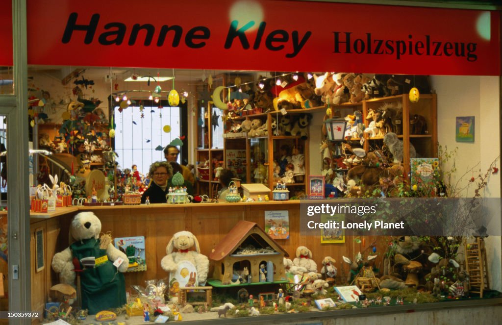 Toys in the window of Hanna Kley, a toyshop in Steinweg-Passage