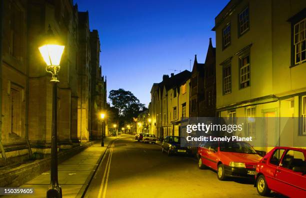 evening lights on hollywell st, oxford - lpiowned stock pictures, royalty-free photos & images