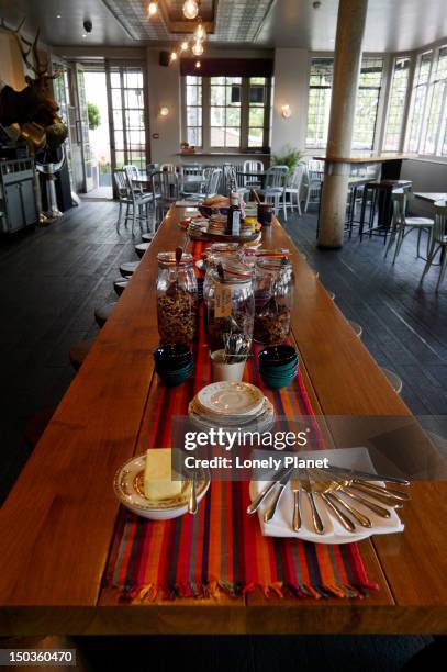 the swan at shakespeare's globe theatre, bankside. - lpiowned stock pictures, royalty-free photos & images