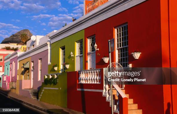 bo-kaap, chiappini street, muslim cape-malay area. - cape town bo kaap stock pictures, royalty-free photos & images