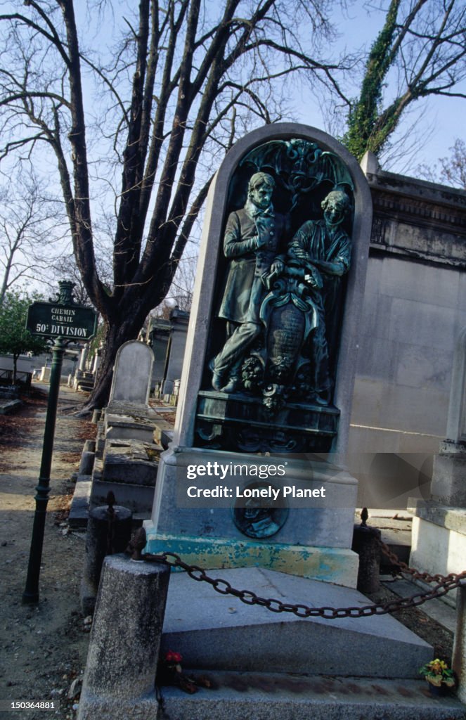 Grave at Cimetiere du Pere Lachaise.