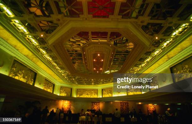 the foyer of the bellagio casino and hotel in las vegas. - bellagio lobby stock pictures, royalty-free photos & images