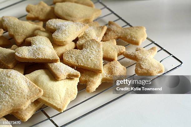 christmas shortbread cookies - shortbread stock pictures, royalty-free photos & images