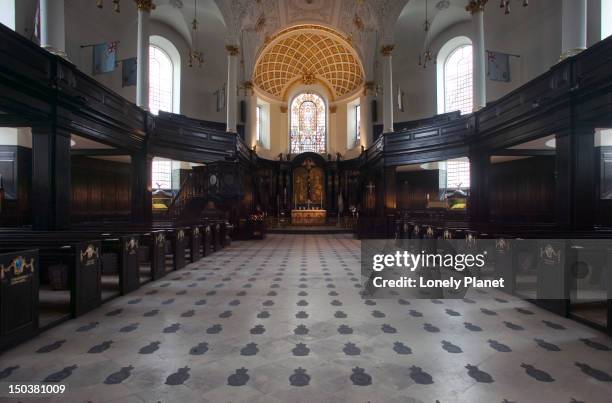 st clements danes, raf church. - lpiowned stock pictures, royalty-free photos & images