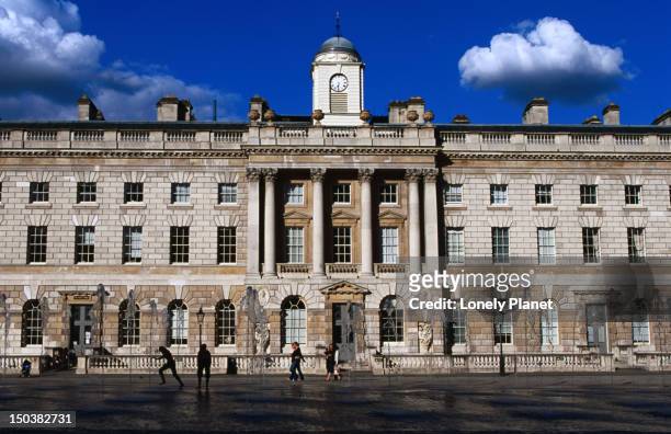 somerset house courtyard. - lpiowned stock pictures, royalty-free photos & images