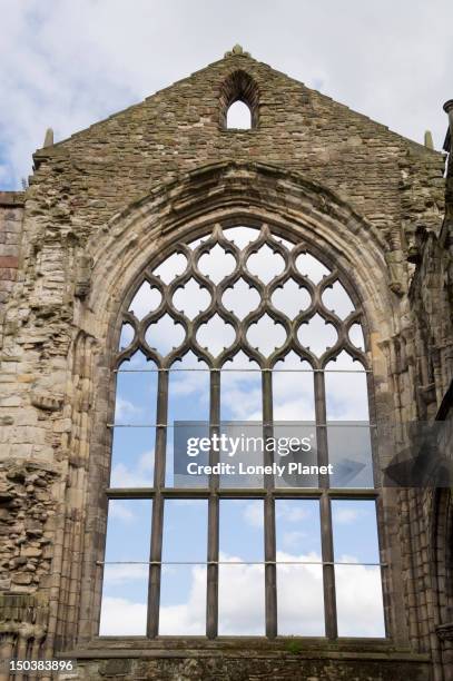 holyrood abbey at palace of holyroodhouse, holyrood district. - lpiowned stock pictures, royalty-free photos & images