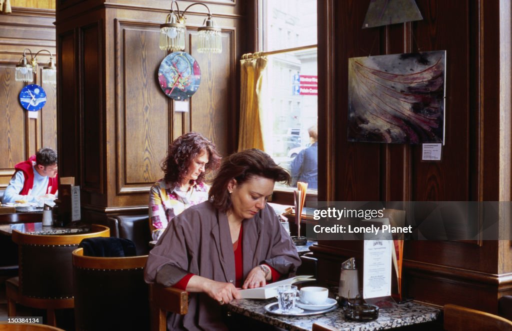 Customers at cafe in Innere Stadt.